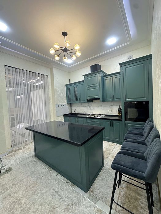 Яккасарой  Касмановитлар метро якинда ижарага квартира бор