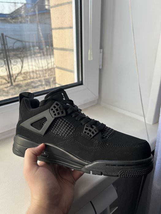 Продам Air jordan 4