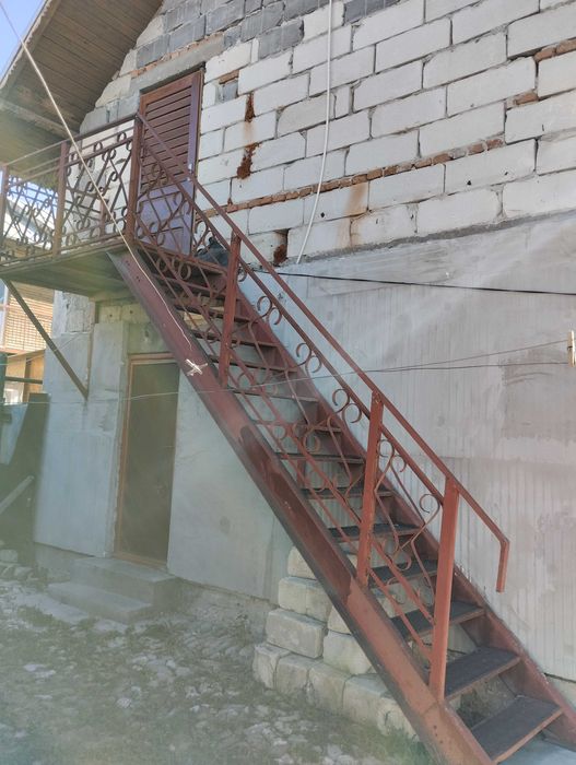 Casa Pucioasa complet utilata și mobilata, str Liliacului