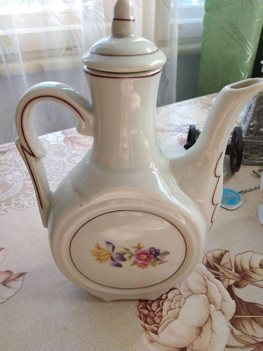 Порцеланови фигурки, бижутерки и други изделия