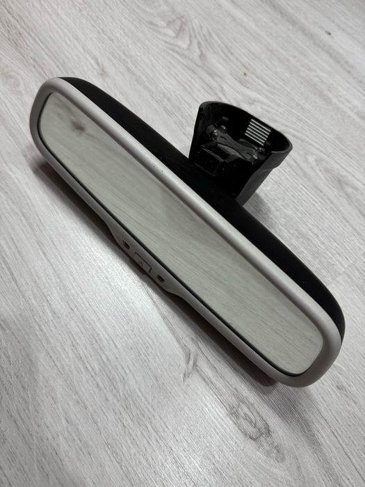 Oglinda retrovizoare