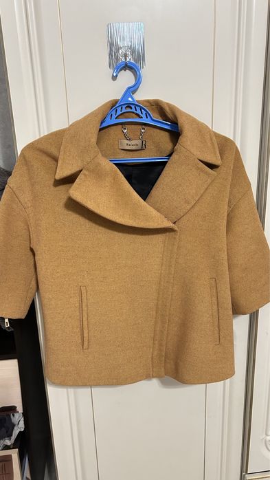 Женское пальто раффаелло.