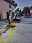 Executam lucrari cu excavator de 3,5t