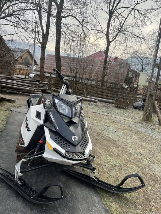 Vand snowmobil ski-doo summit 800