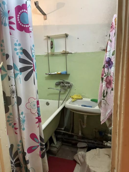 Чирчик Срочно продаётся 52.4 кв.м 2-х.комнатная квартира