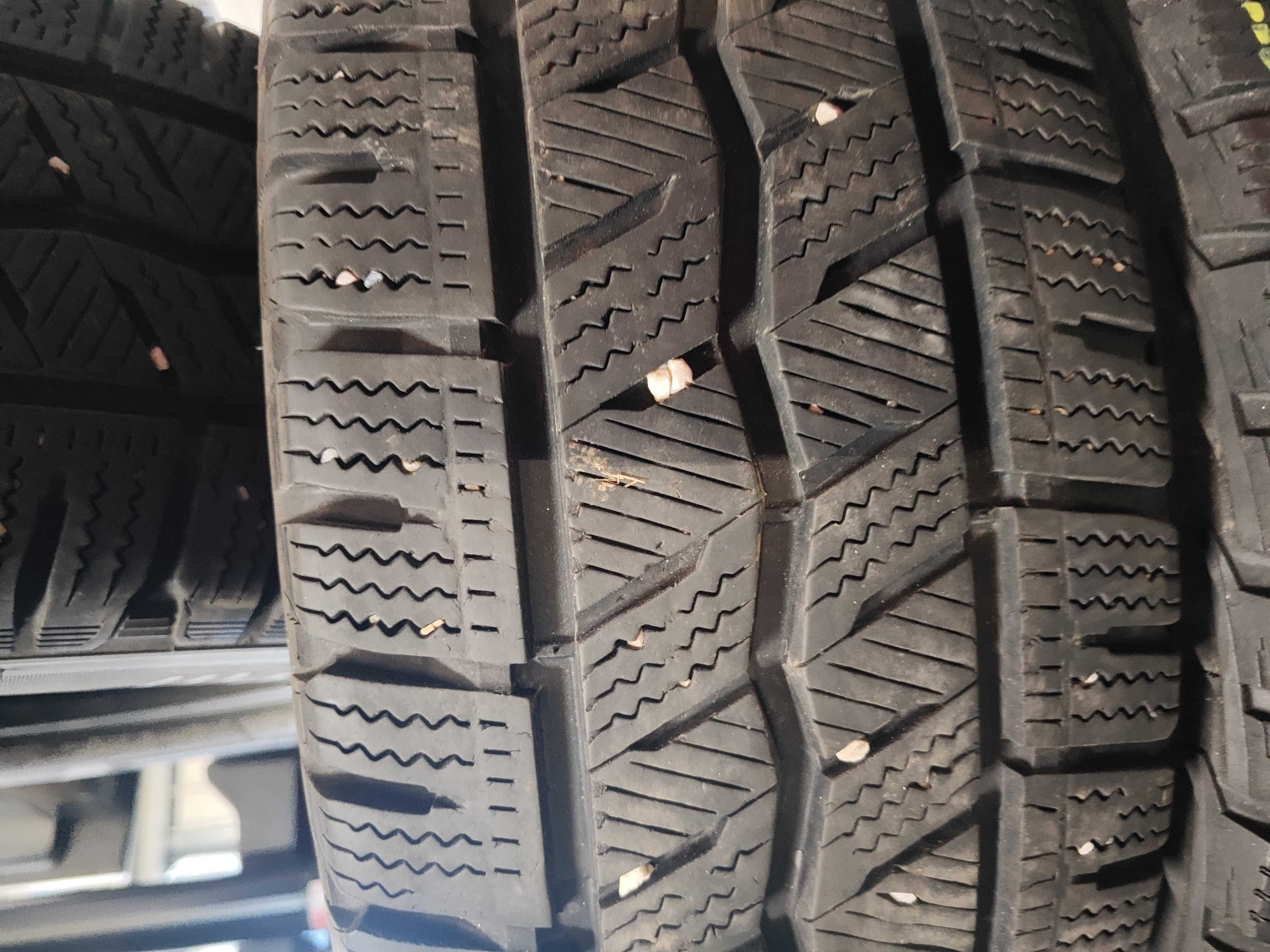 4бр.зимни гуми 215/65/16C Hankook