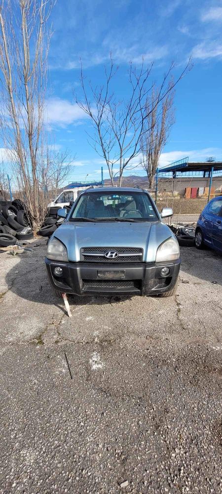 Hyundai Tucson 2.0d и  Mercedes C220 на части