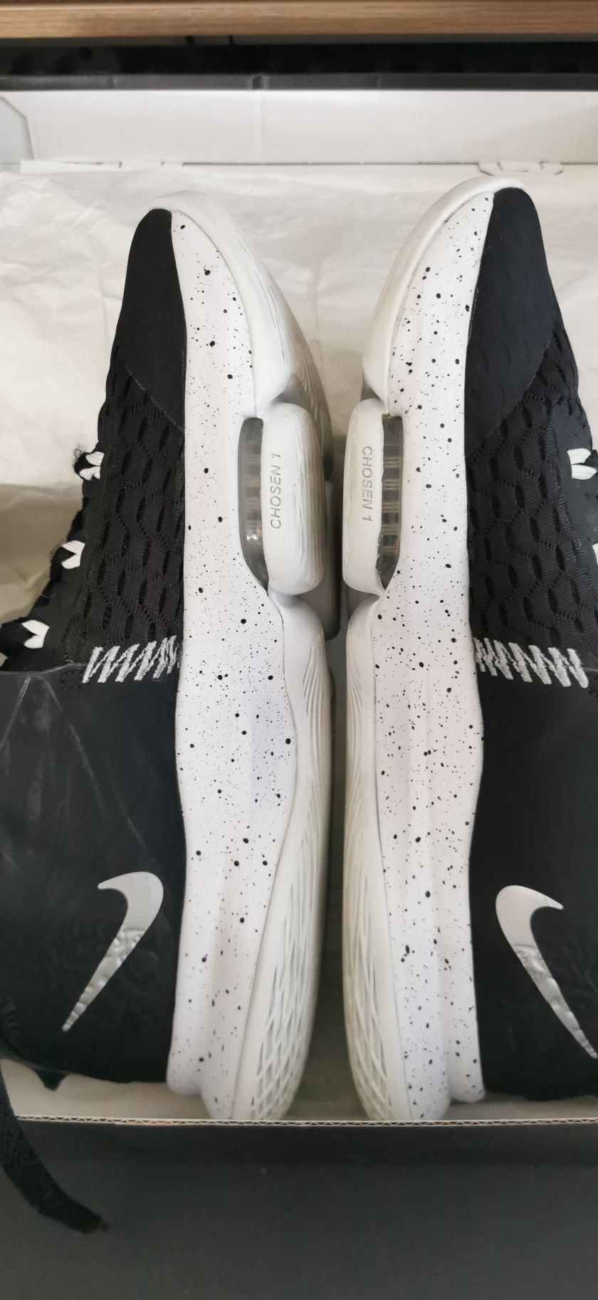 Nike LeBron Witness 5 CQ9380-001 номер 42.5
Номер 42.5