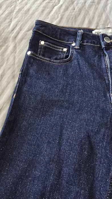 Разкроени дънки ZARA