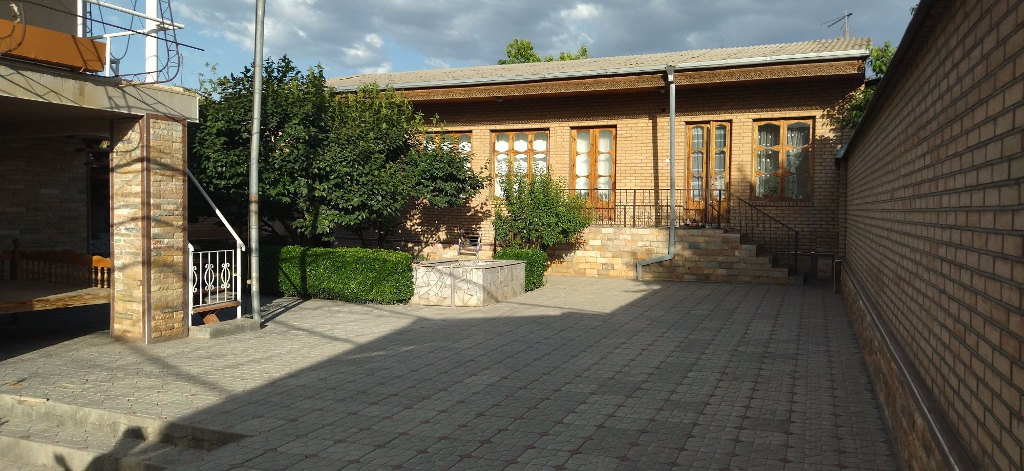 Бульвар: 6-соток. Продаётся дом.