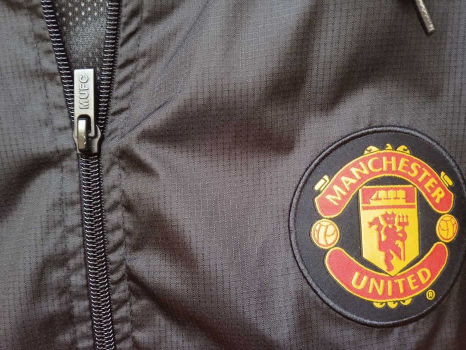 Manchester United яке- размер XL