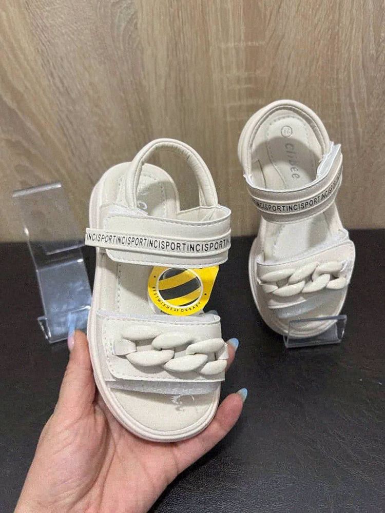 Sandale pentru fetite