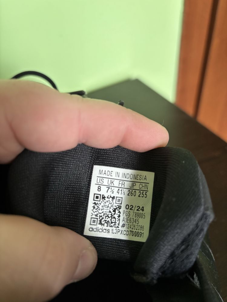 Спротни обувки Adidas