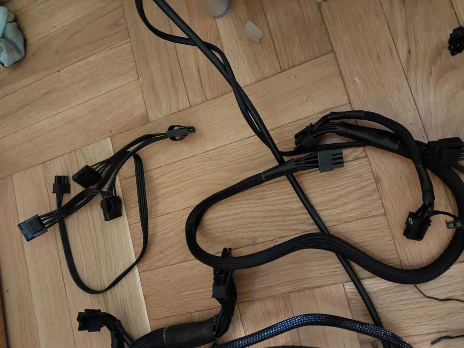 Corsair RM1000X 80+Gold - 1000W компютърно захранване