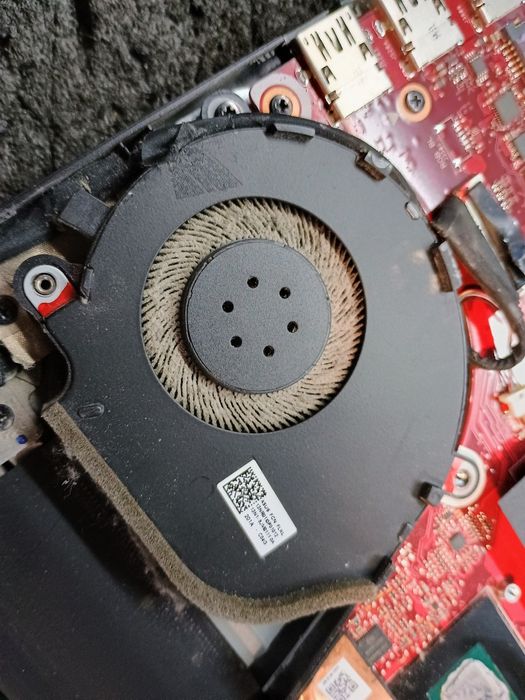 Service Laptop Gaming&Pc la adresă reparații instalare mentenanță