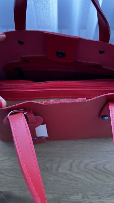 Луксозна Италианска Чанта от Естествена Кожа,