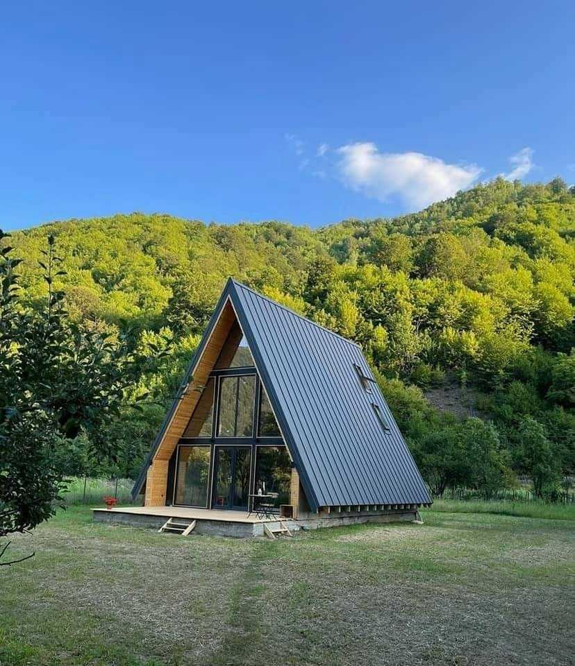 Cabana stil A Frame, casa din structura de lemn de vanzare la comanda