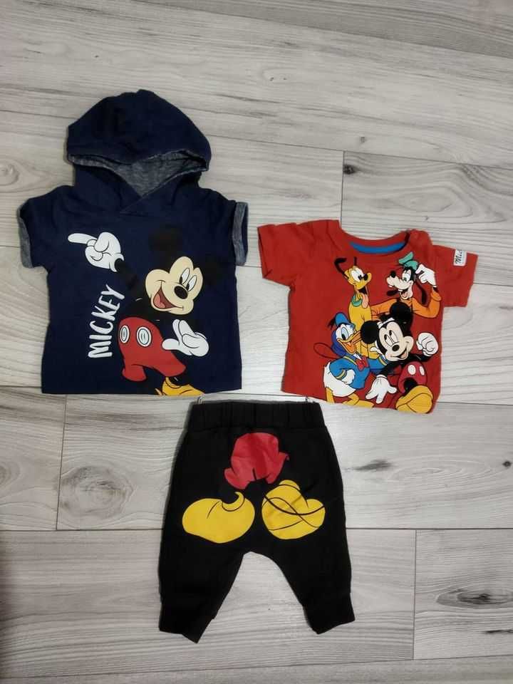 Set Mickey Mouse  bebeluși băieți mărime 68-74 vârstă 4-9 luni