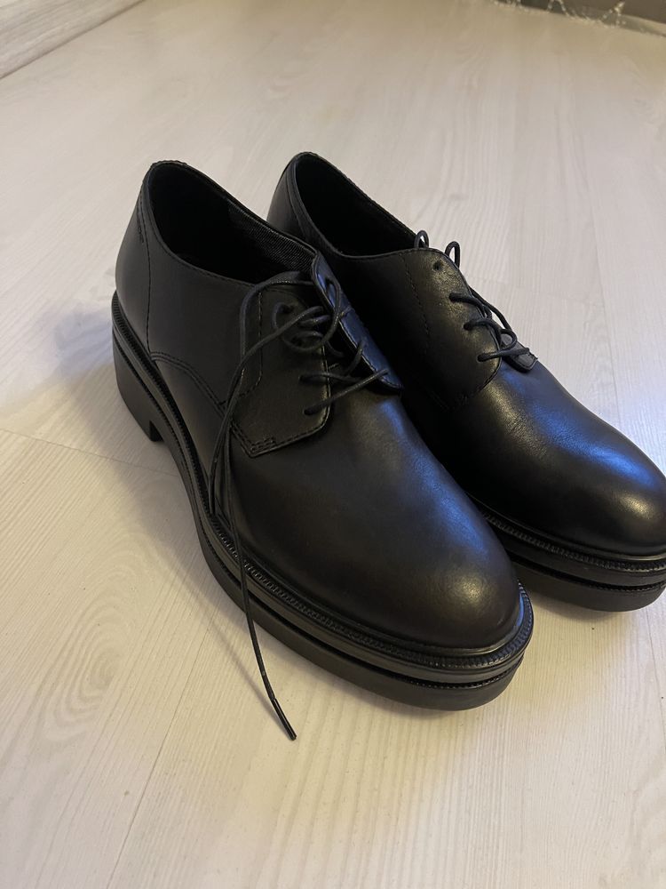 Pantofi eleganti