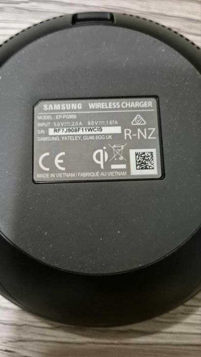 Безжично зарядно Samsung EP-PG950