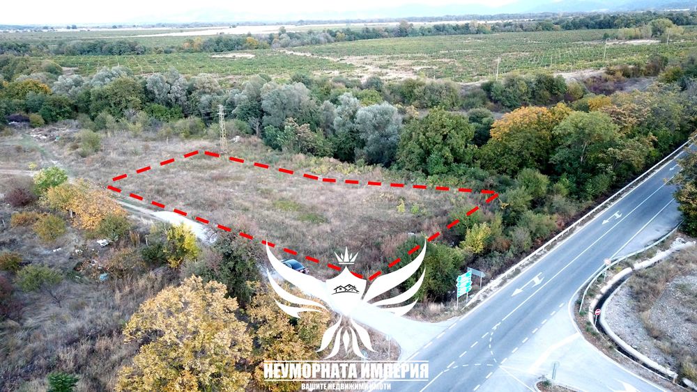 Продавам земя 3000кв.м. на първа линия след село Долнослав