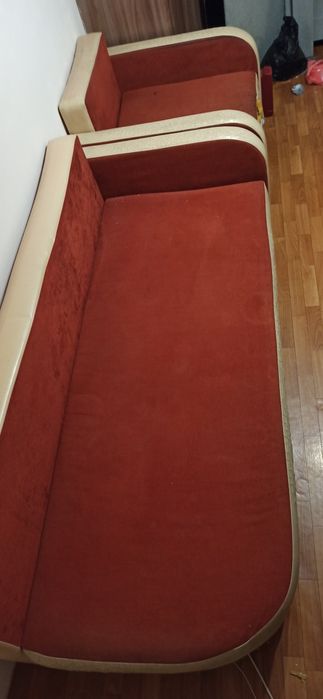 Отдам диван в довольно хорошем состоянии с креслом