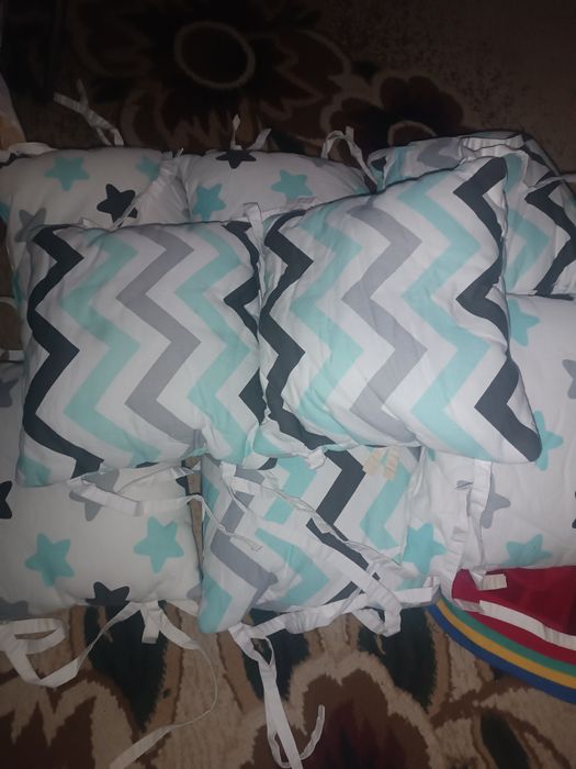 Бортики в кроватку состояние отличное