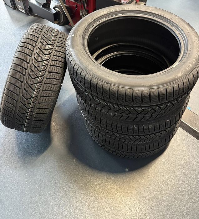 Vând 4 anvelope Pirelli winter noi pentru  Porsche Macan