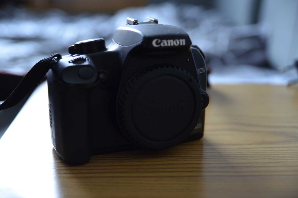 Фотоапарат Canon 1000D, перфектен за начинаещи и среднонапреднали