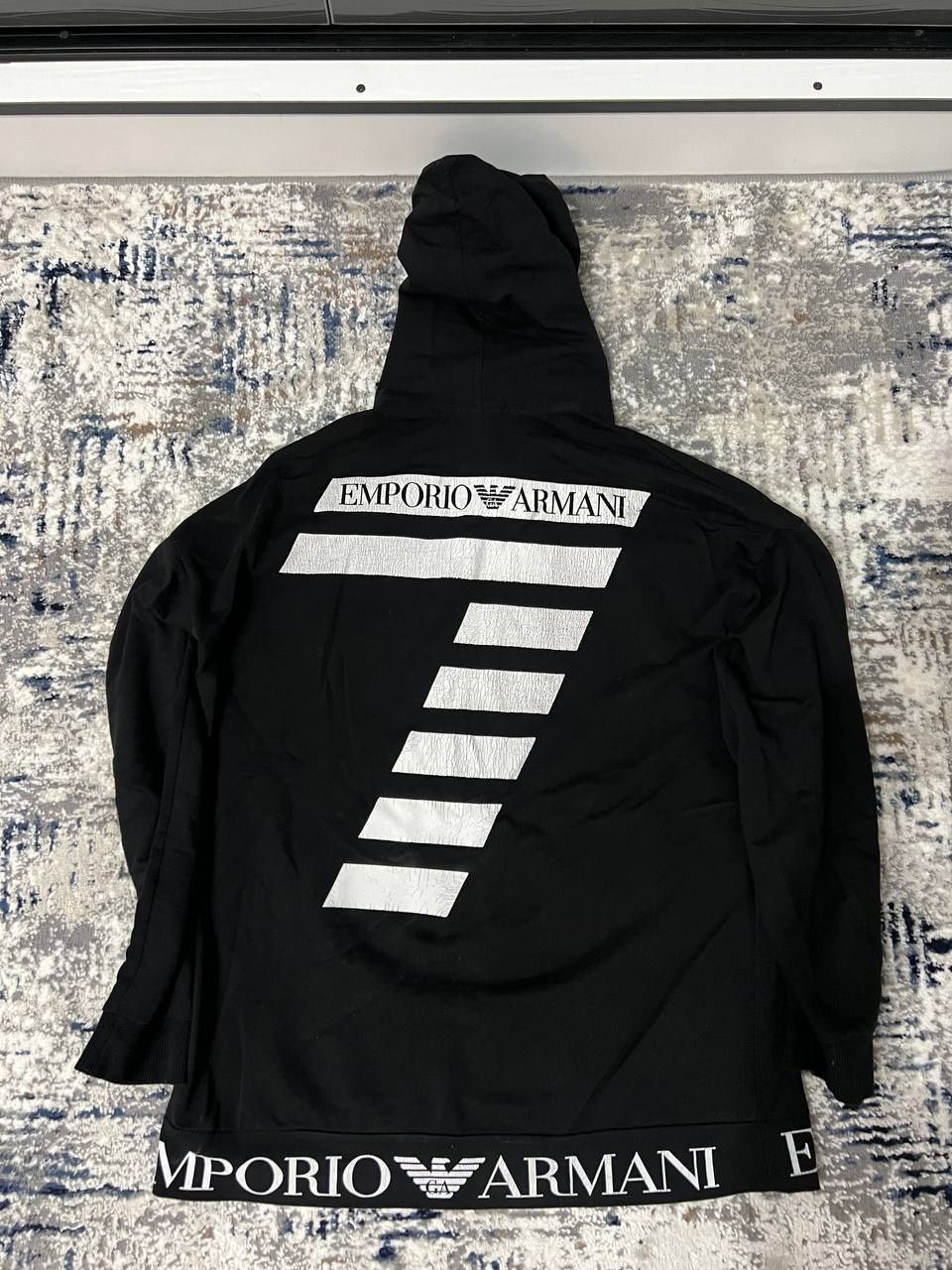 Продаётся стильное худи Emporio Armani EA7!
﻿﻿Цена: 100 000 сум
﻿﻿Разм