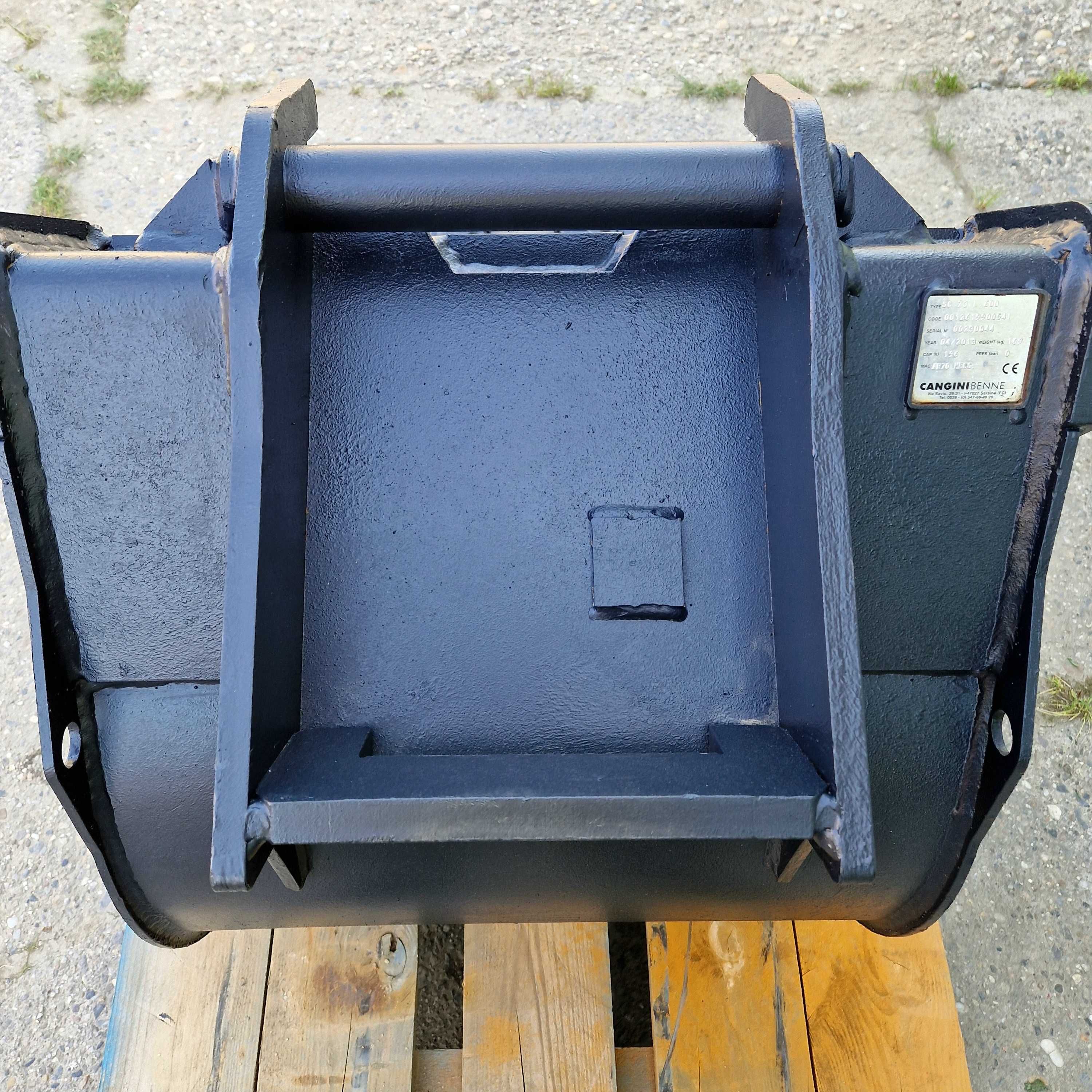 cupa excavator 7 - 9 tone Cangini AR70, 600 mm