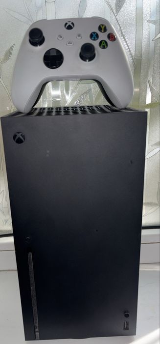 Продам xbox series x и 2 геймпада