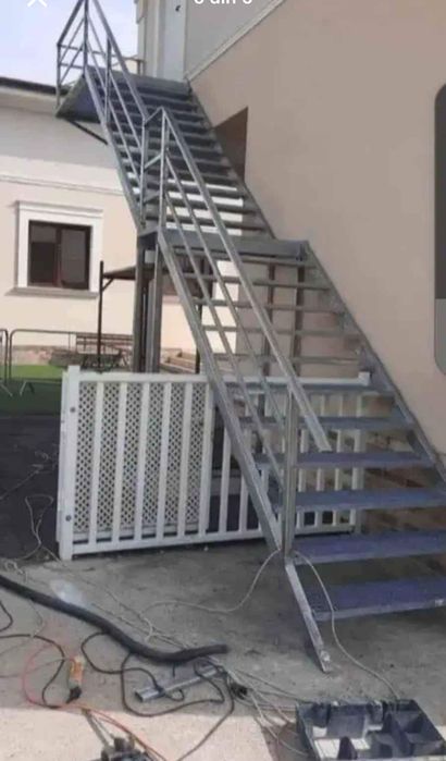 Scara zincate la comanda