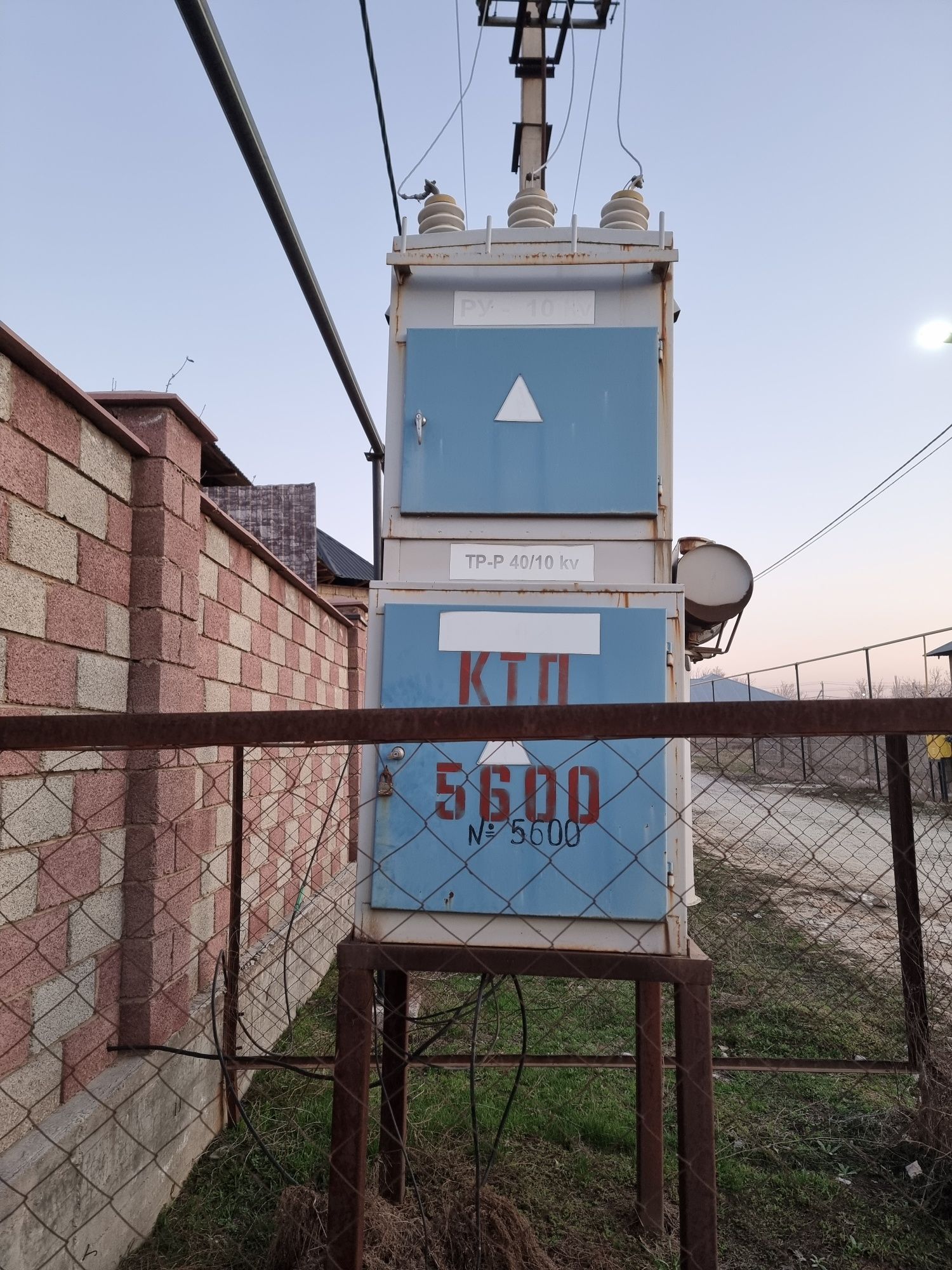 Трансформатор  и столбы