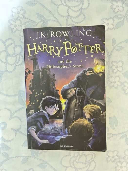 Продаю Harry potter and philosophers stone