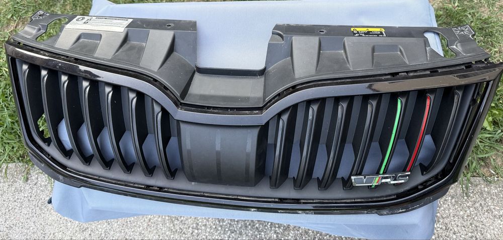 Grila radiator centrala Skoda Octavia Vrs/Rs III Facelift Mk3 ca Noua