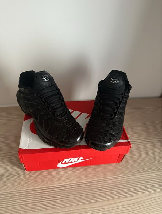 Nike Tn.             .