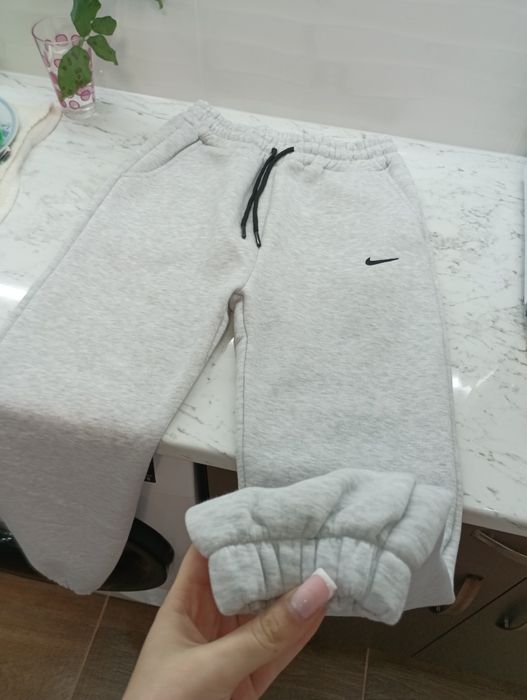 Ново долнище на Nike