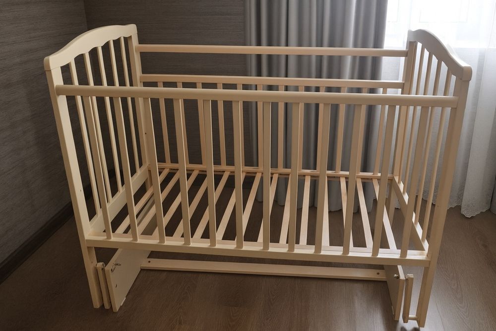 Продам кроватку с маятником 7000тг