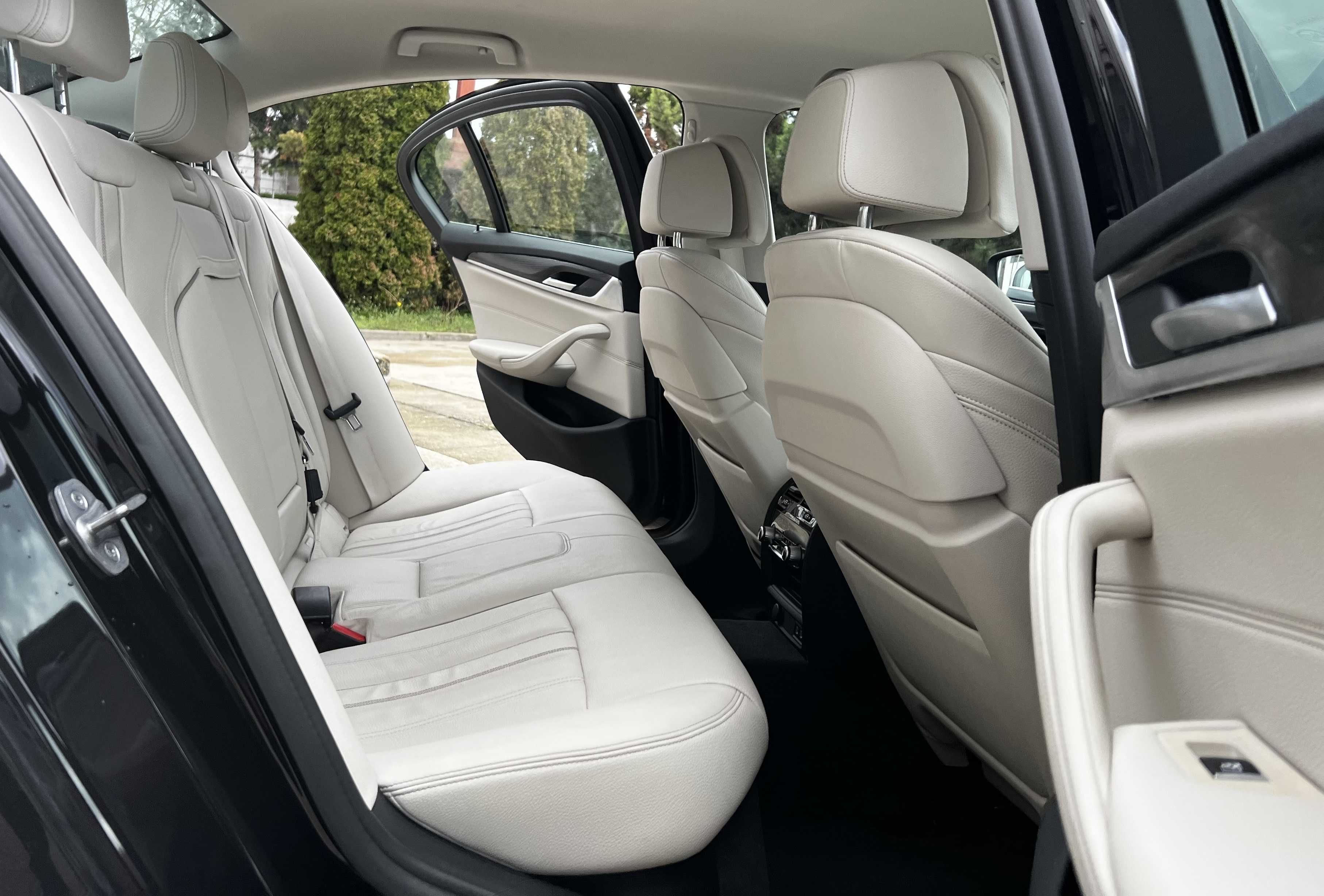 BMW Seria 5 G30 2022 FaceLift Faruri LASER 130.000 KM Interior ALB