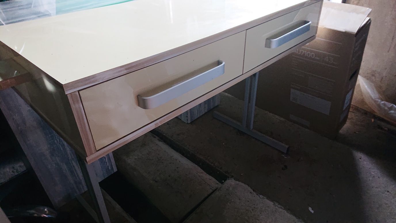 Маникюрные столы в новом состоянии!