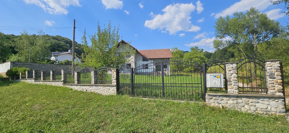 Casa și teren 3830m2