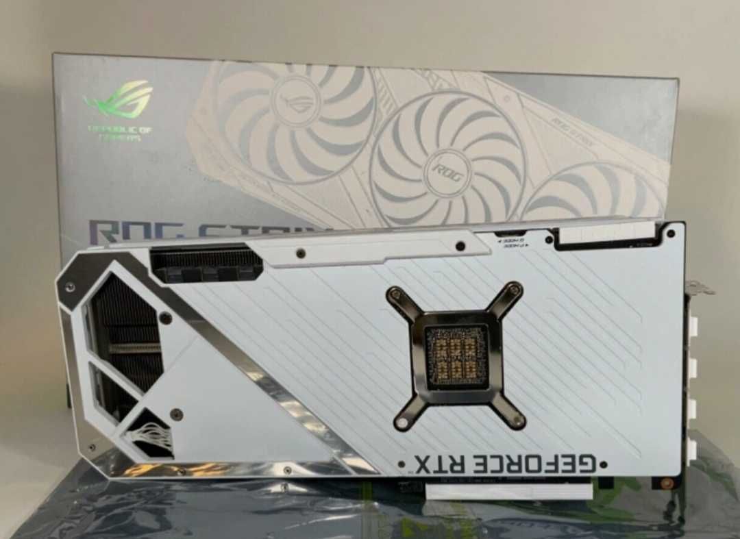 Asus Rog strix Rtx 3090 white edition 24gb