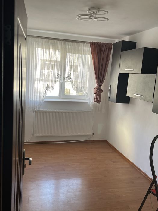 Inchiriez apartament