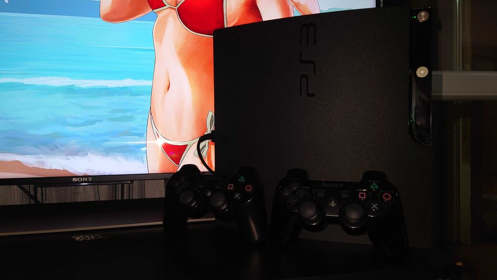 Sony Playstation 3 Slim с много игри и 2 джойстика