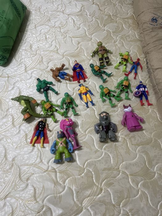 Продам игрушки и машинки