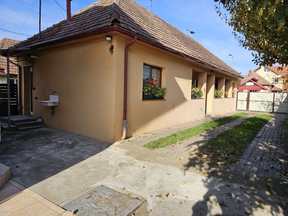 Apartament tip pensiune în Florești – 3 camere cu baie proprie