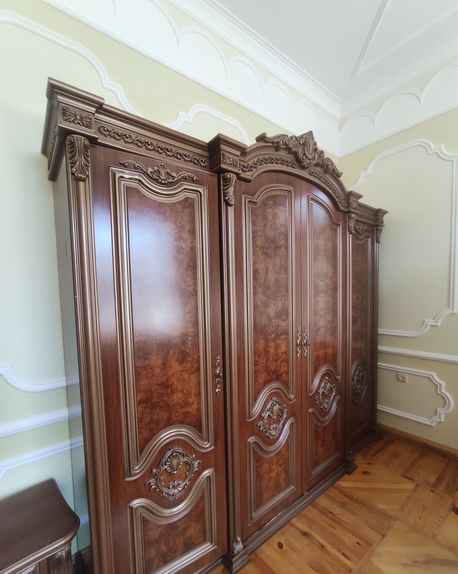 Spalni mebel sotiladi.  Продается спальный гарнитур, шкаф, кровать, ко