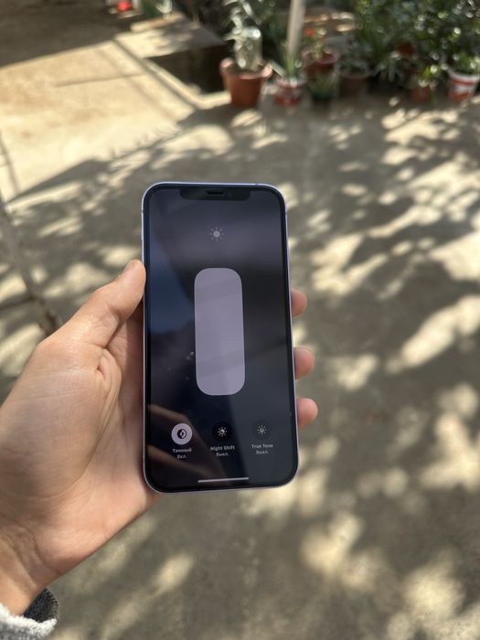 Iphone 12 64/79 aybi yuq srochni sotiladi