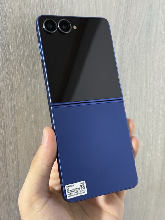 Samsuns Galaxy Z Flip 7 Blue Shadow 256GB 12Ram